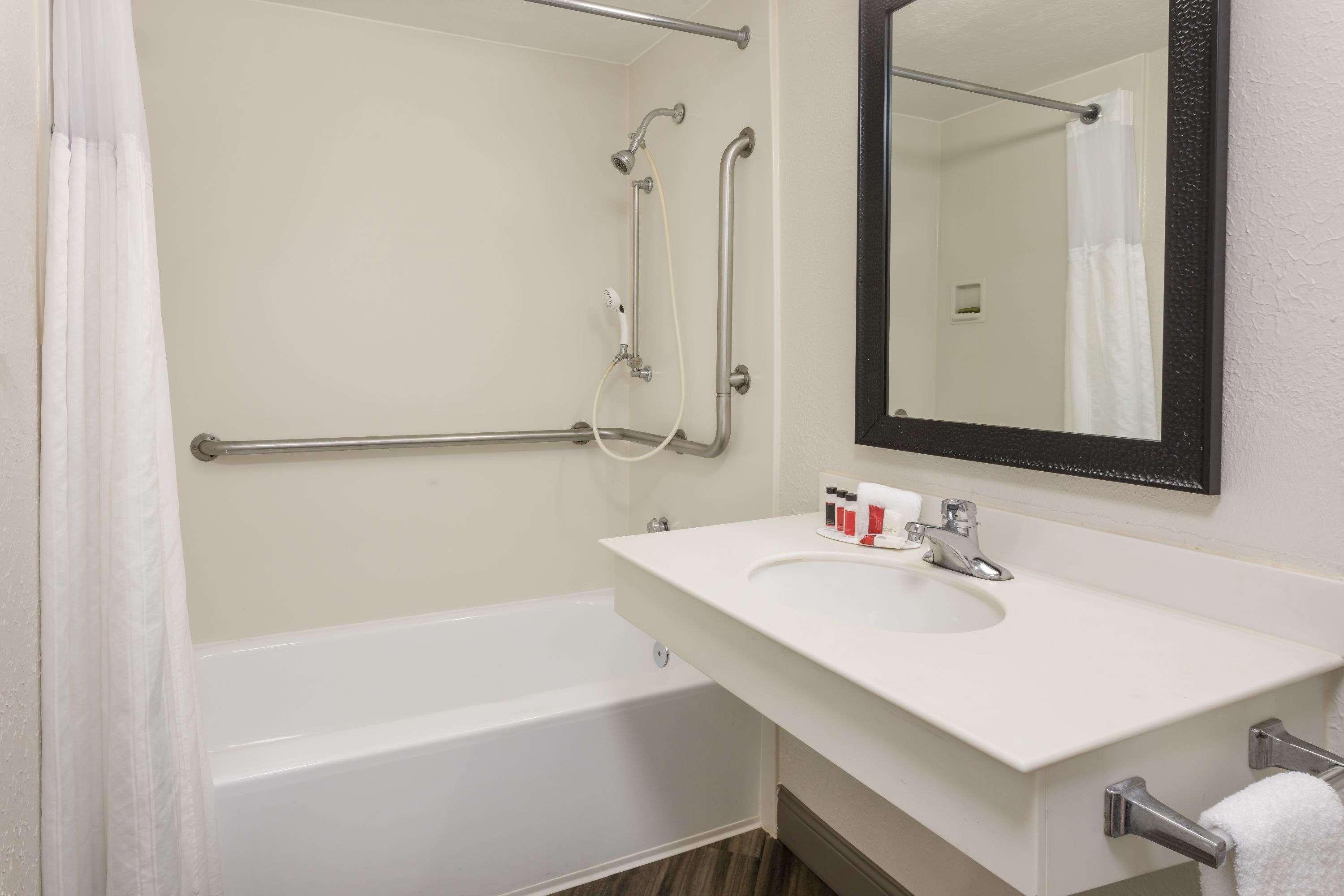 Baymont By Wyndham Greenville Woodruff Rd Eksteriør billede