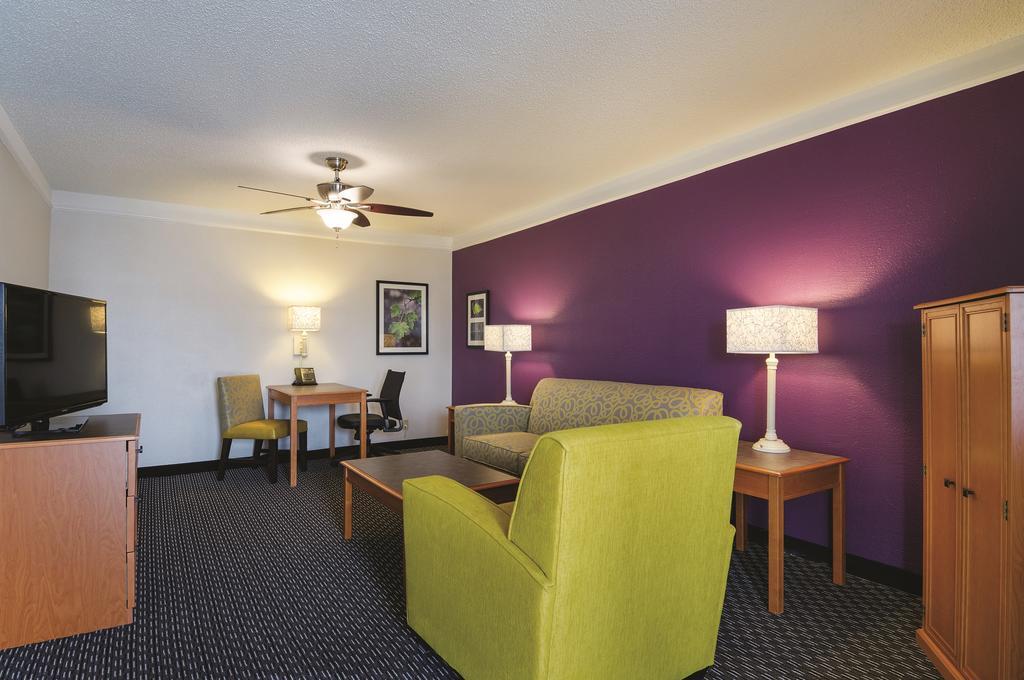 Baymont By Wyndham Greenville Woodruff Rd Eksteriør billede