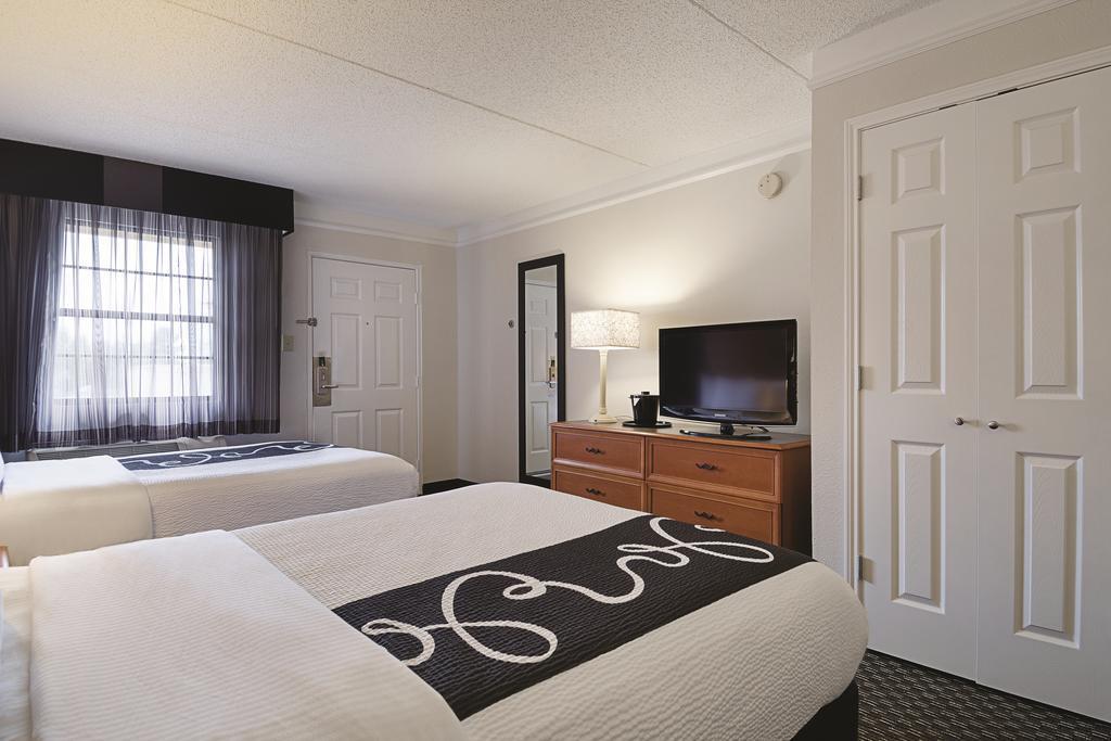 Baymont By Wyndham Greenville Woodruff Rd Eksteriør billede
