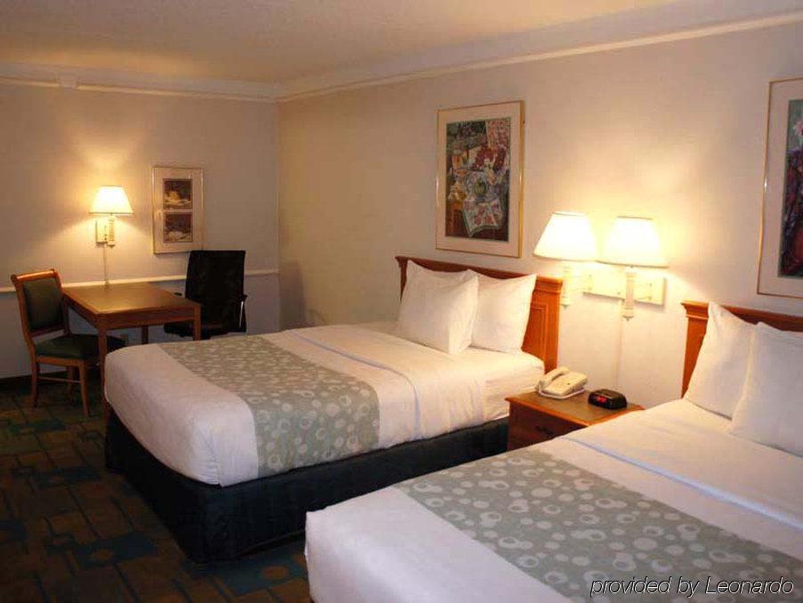 Baymont By Wyndham Greenville Woodruff Rd Eksteriør billede