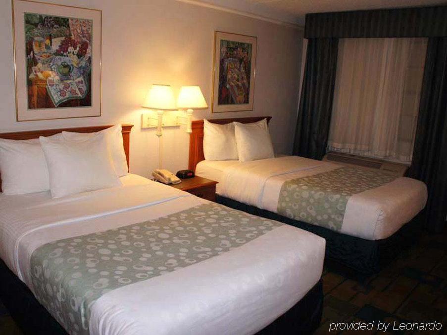 Baymont By Wyndham Greenville Woodruff Rd Eksteriør billede