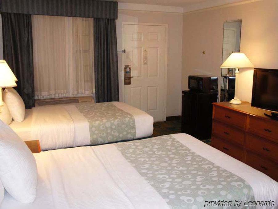 Baymont By Wyndham Greenville Woodruff Rd Eksteriør billede