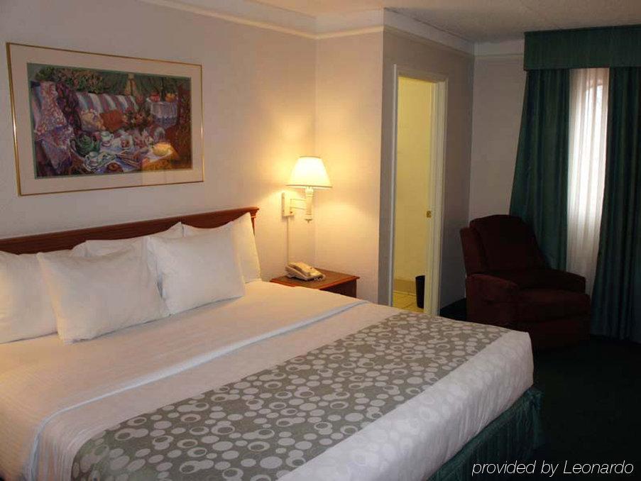 Baymont By Wyndham Greenville Woodruff Rd Eksteriør billede