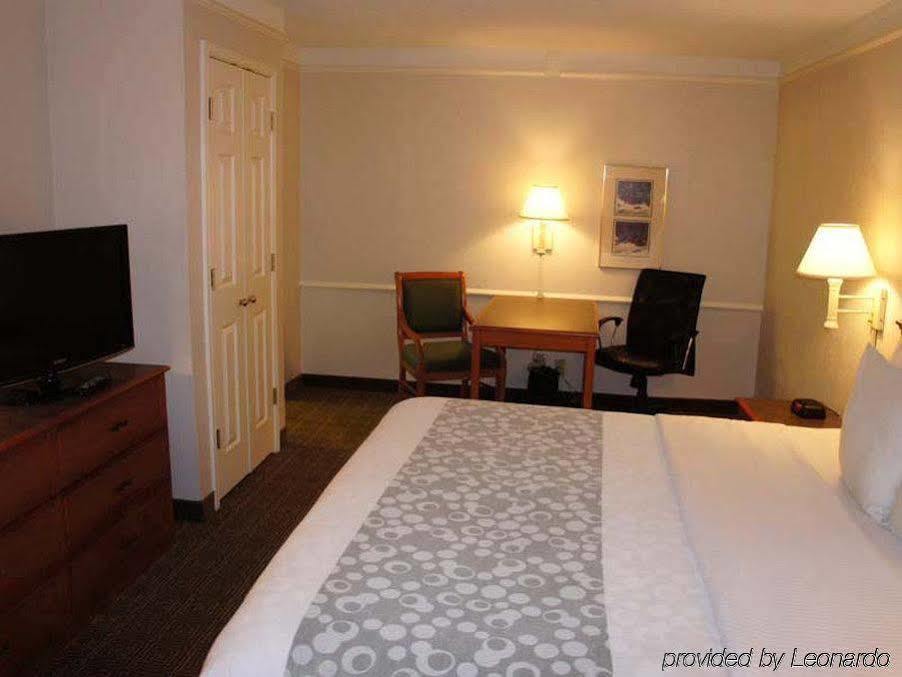 Baymont By Wyndham Greenville Woodruff Rd Eksteriør billede