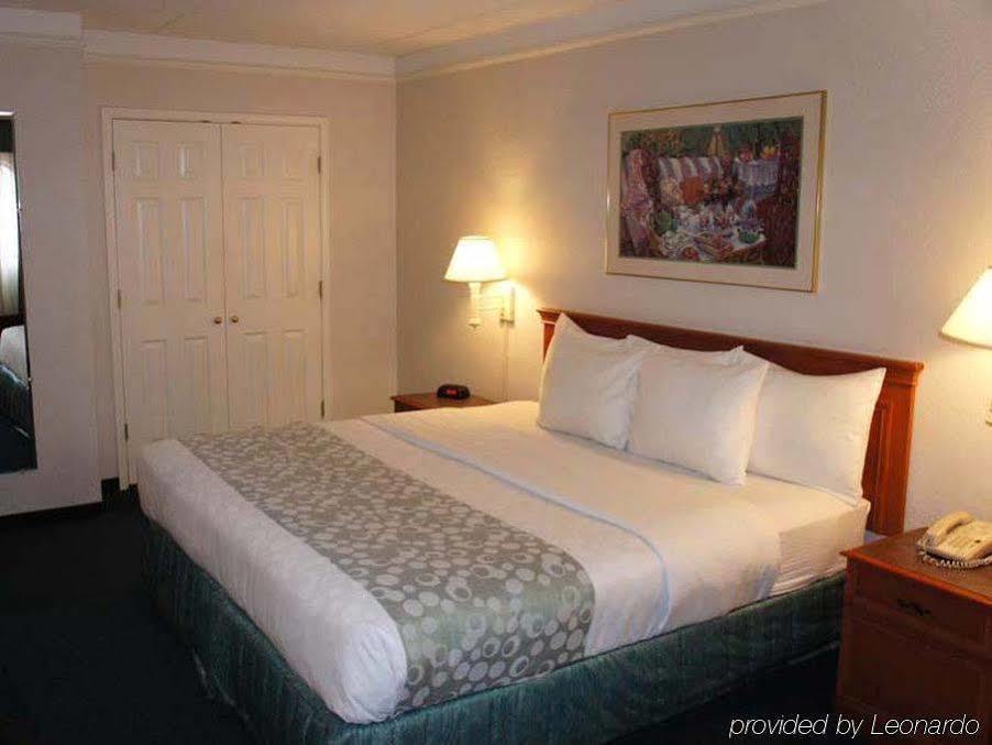 Baymont By Wyndham Greenville Woodruff Rd Eksteriør billede