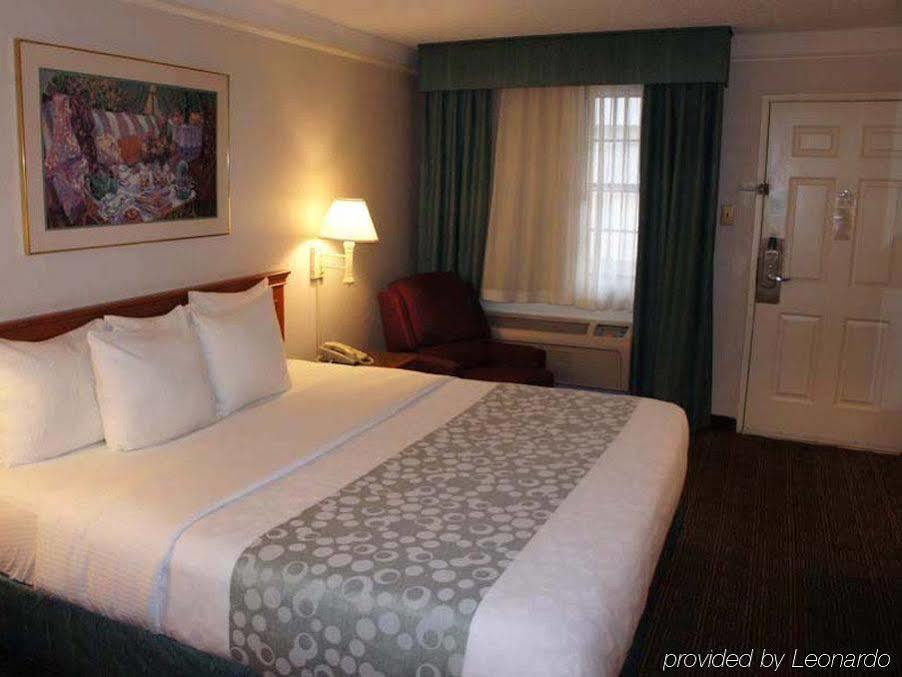 Baymont By Wyndham Greenville Woodruff Rd Eksteriør billede