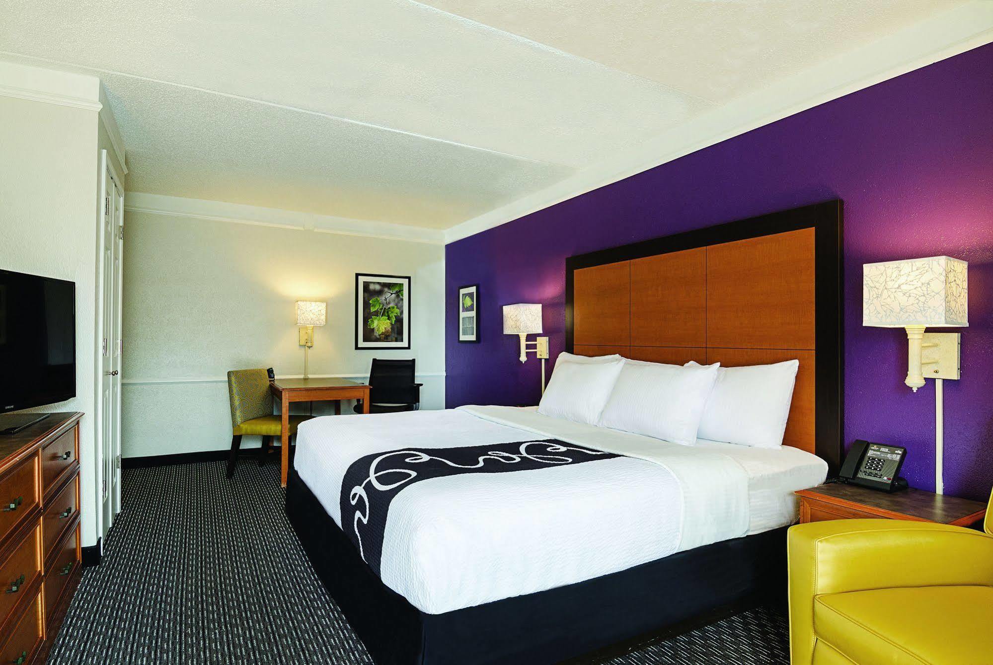 Baymont By Wyndham Greenville Woodruff Rd Eksteriør billede