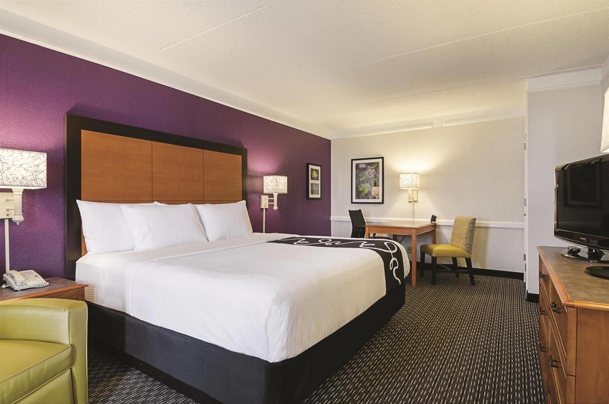 Baymont By Wyndham Greenville Woodruff Rd Eksteriør billede