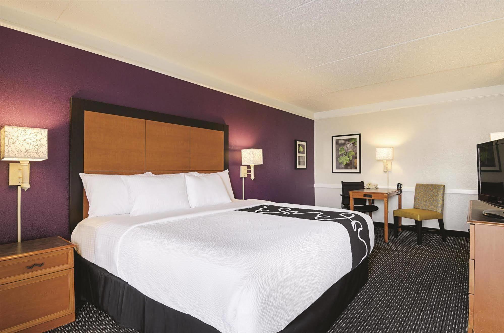 Baymont By Wyndham Greenville Woodruff Rd Eksteriør billede