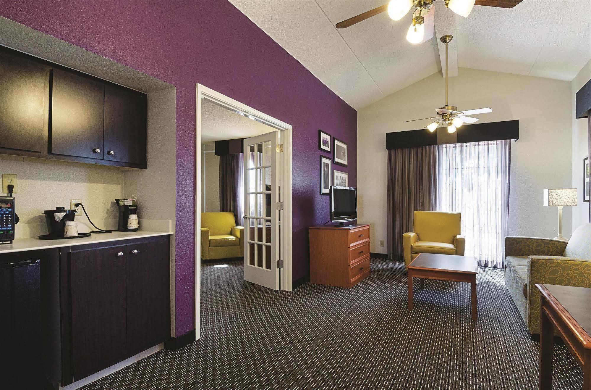 Baymont By Wyndham Greenville Woodruff Rd Eksteriør billede