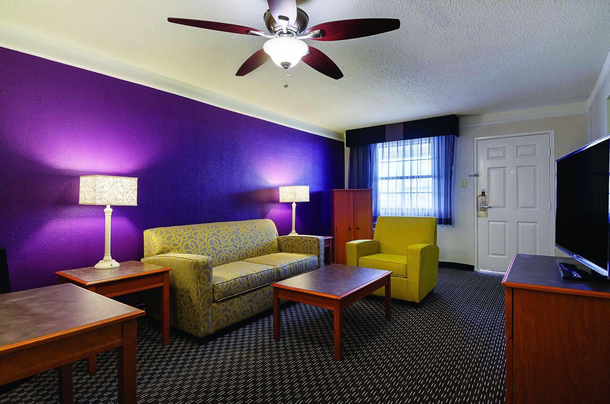 Baymont By Wyndham Greenville Woodruff Rd Eksteriør billede