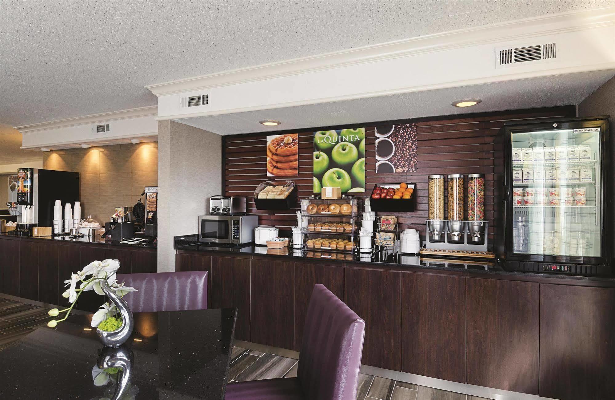Baymont By Wyndham Greenville Woodruff Rd Eksteriør billede